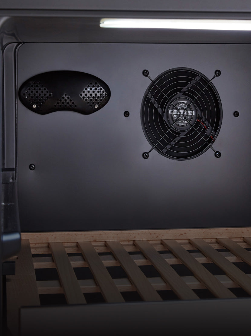 Built-in fan & Charcoal Filter